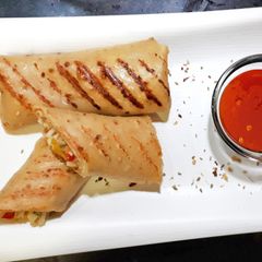 A picture of Vegetable Wraps with Broccoli and Leeks.
