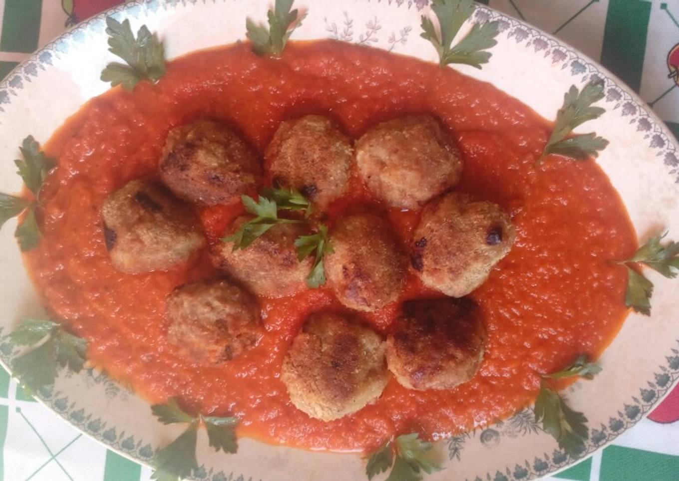 Albóndigas al horno en salsa de tomates