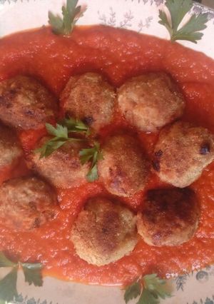 Una foto de Albóndigas al horno en salsa de tomates
