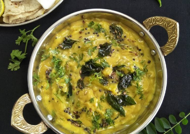 PITHLA BHAAKAR (Traditional Maharashtrian Dish)