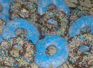 صورة لوصفة دونتس بالشوكولاتة (donuts)