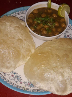 छोले भटूरे (Chole bhature recipe in Hindi) रेसिपी मुख्य फोटो