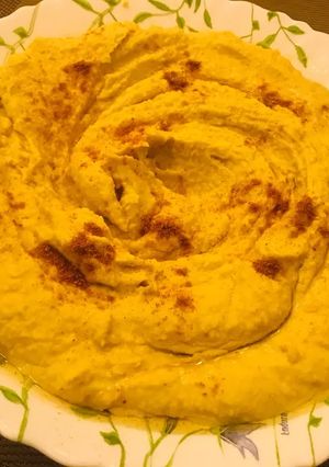 A picture of Hummus.