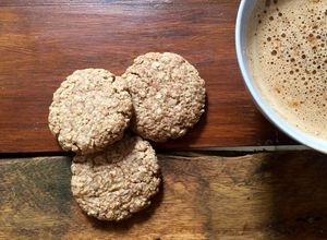 Una foto de Galletas de Avena con Manzana verde y Canela 🍪🍏🍯