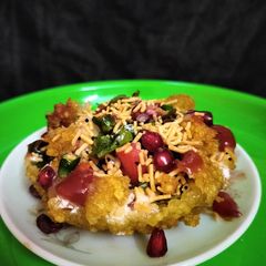 A picture of Sabudana and pomegranate katori chaat.