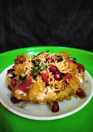 A picture of Sabudana and pomegranate katori chaat.