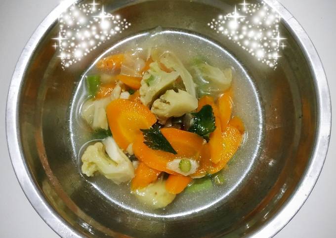Bagaimana Membuat Sup Sayur Favorit Anak yang Bisa Manjain Lidah