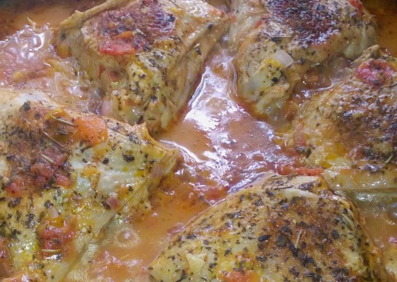 Pollo🐥 guisado con jugo de naranja🍊 y tomates frescos🍅