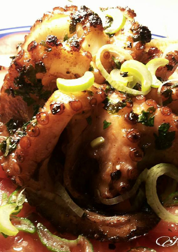 Una foto de Ensalada imperial mixta de pulpo con pimentón de la vera ahumado