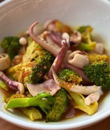 súp lơ xanh xào cà chua