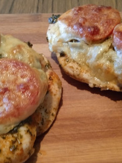 Una foto de Pollo al pesto