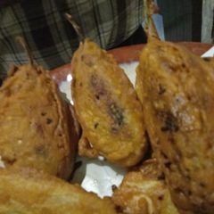 A picture of Potato coated Fried mirchyy.
