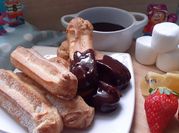 Une photo de churros au four
