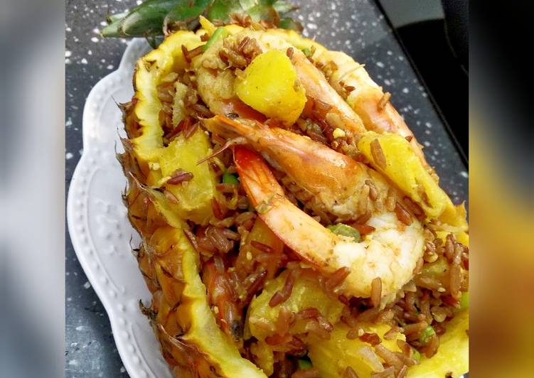 Thai pineapple fried red rice