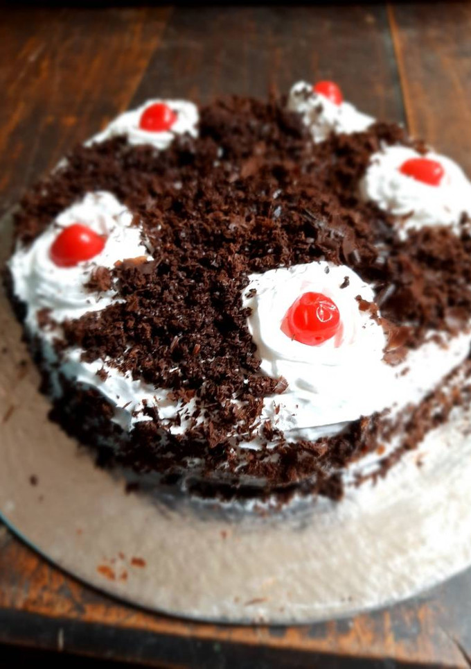 ব্ল্যাক ফরেস্ট কেক (black forest cake recipe in Bengali) রেসিপির প্রধান ছবি