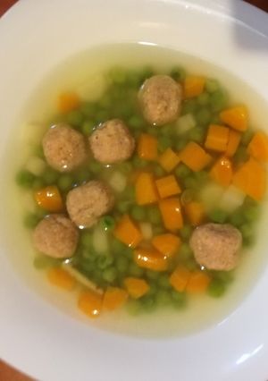Gluténmentes zöldborsó leves májgombóc levesbetéttel recept fotója