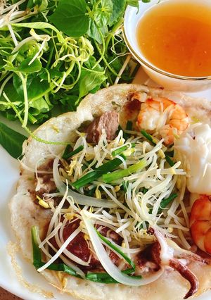 A picture of Bánh Xèo with Shrimp and Squid.