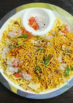 A picture of Papad churi bhel.