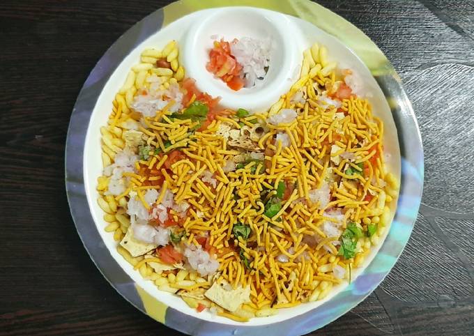 Recipe of Homemade Papad churi bhel