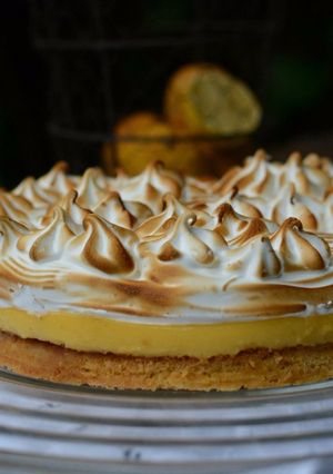 Foto principal de Pastel de limón con masa sablé y merengue suizo