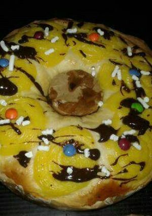 Una foto de Rosca rellena de crema pastelera😊