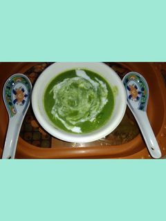 पालक ब्रोकोली क्रीमी सूप (palak broccoli creamy soup recipe in Hindi) रेसिपी मुख्य फोटो