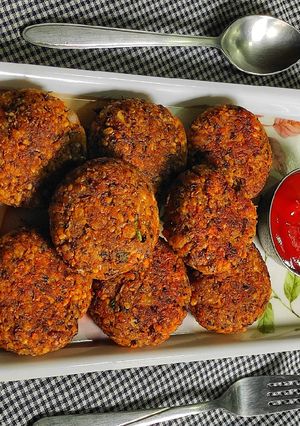 मिक्स स्प्राउट कटलेट (mix sprout cutlet recipe in marathi) रेसिपी चे मुख्य फोटो 