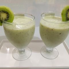 A picture of Kiwi banana smoothie.