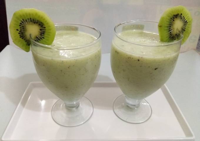 Kiwi banana smoothie