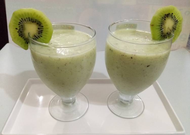 Simple Way to Make Award-winning Kiwi banana smoothie