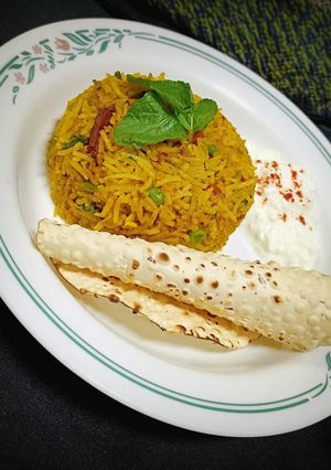 વેજીટેબલ દમ બિરયાની (Vegetable Dum Biryani Recipe In Gujarati) રેસીપી મુખ્ય ફોટો
