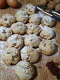 Biscotti con noci e uvetta