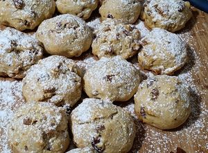 Foto di Biscotti con noci e uvetta