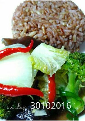 Foto resep Nasi merah+tumis sayuran (gmdietday7)