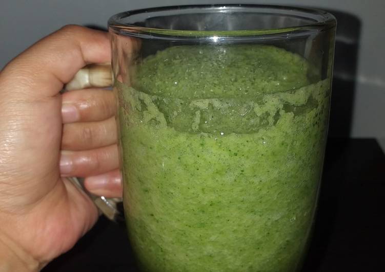 Langkah Mudah untuk Membuat Green smoothies 264kkal (diet) yang Enak