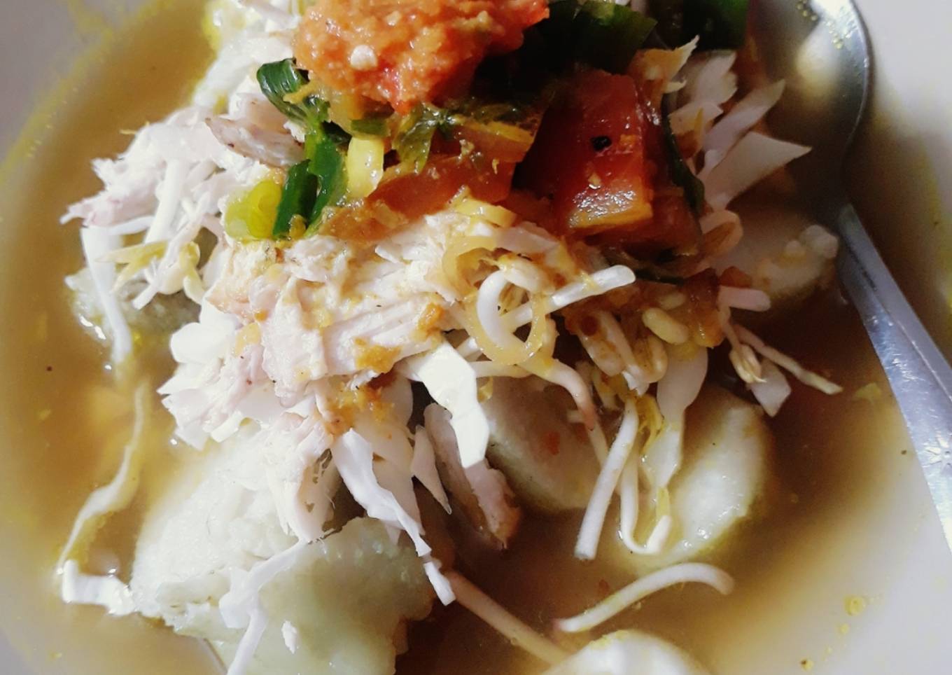 Lontong soto ayam suwir