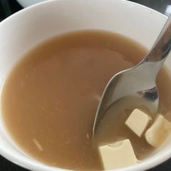 Very simple miso soup with tofu A picture of Very simple miso soup with tofu.