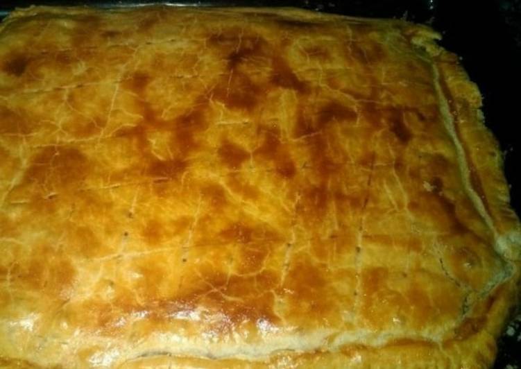 Empanada de carne picada con pimientos