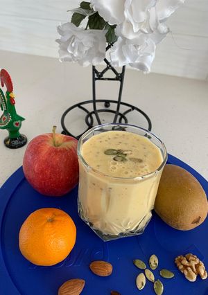 મિક્સ ફ્રૂટ સ્મુધી (Mix Fruit Smoothie Recipe In Gujarati) રેસીપી મુખ્ય ફોટો