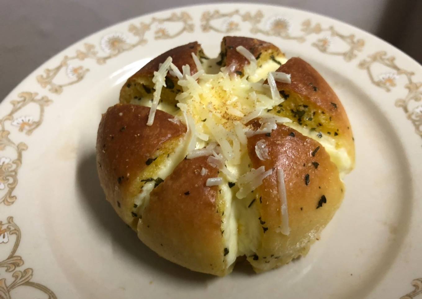 Korean Garlic Cheese Bread