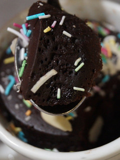 Una foto de Mugcake: Brownie a la taza sin leche en 5 minutos
