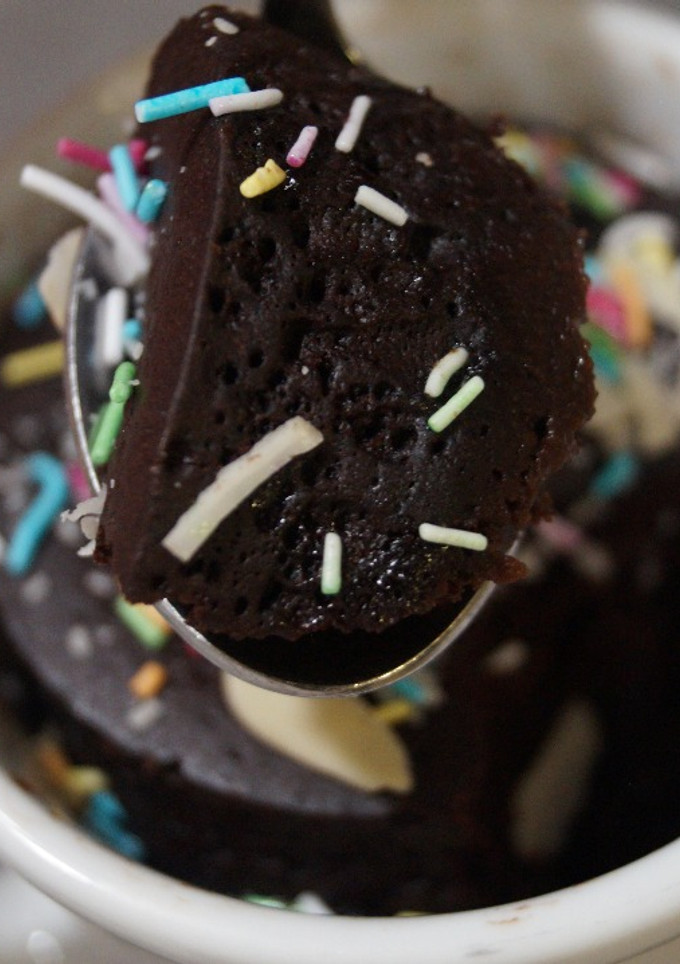 Una foto de Mugcake: Brownie a la taza sin leche en 5 minutos