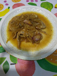Una foto de Conejo encebollado al cava