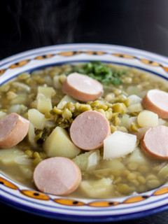 Una foto de Erwtensoep- Sopa holandesa