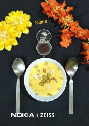 केसरी बासुंदी (kesari basundi recipe in Hindi) रेसिपी मुख्य फोटो