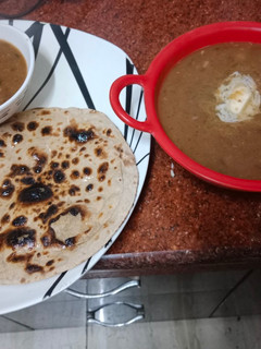 A picture of Makhani Dal with Tandoori Roti.