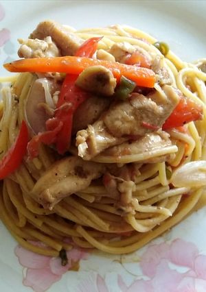 Una foto de Tallarín saltado mixto