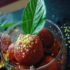 A picture of Gulab jaman.