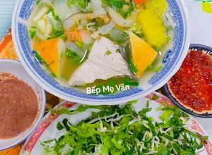 Hình của món Bún cá- chả cá - sứa Nha Trang.