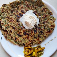 A picture of Methi Paratha.